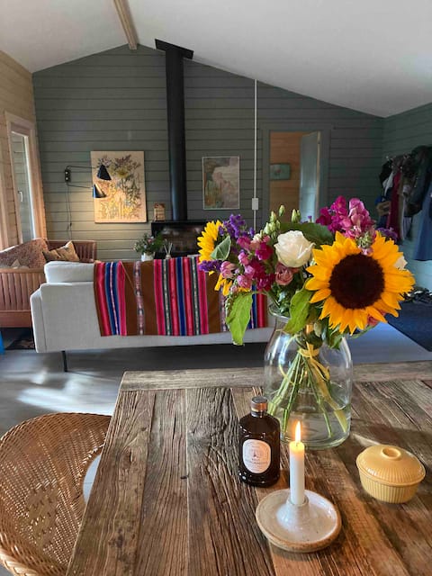 Large timber cottage in Lönhult's summer village