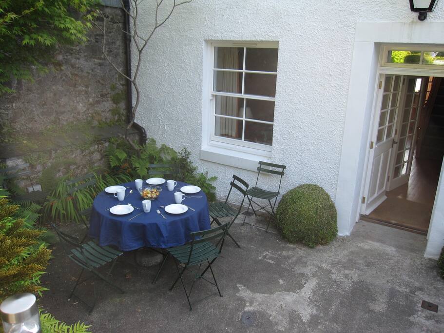 Patio dining al fresco