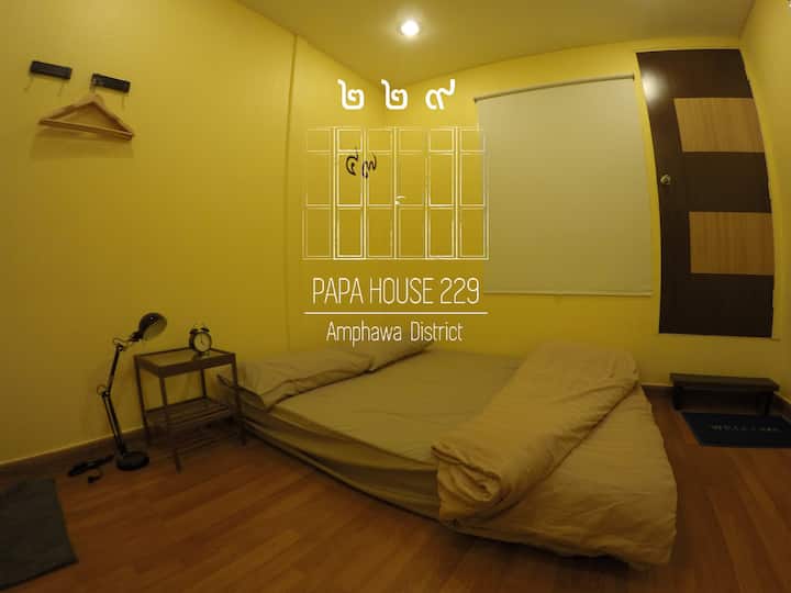 Bedroom A - 2nd floor
ชั้น 2 ห้องนอน A
สามารถเปิดประตูไป จุดชมดาว ได้จากห้องนี้ครับ
#ที่พักอัมพวา #PapaHouse229