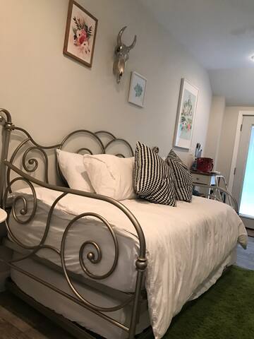 Charming Private Studio in Kern