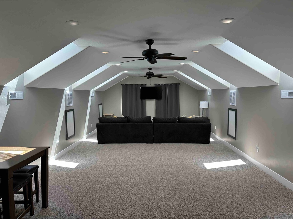 Top Airbnb: Huge Luxury Vacation Home w/access to Stoney Farms in Panguitch