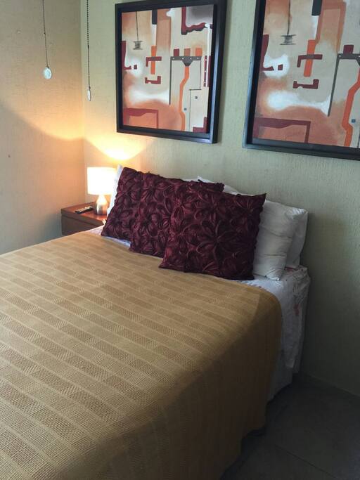 Recamara con cama matrimonial
