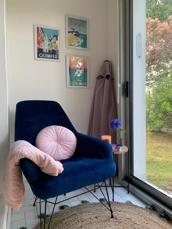 Lođa u dnevnom boravku okrenuta je prema uvali L'Odet. Idealno mjesto za sanjarenje i rezerviranje.