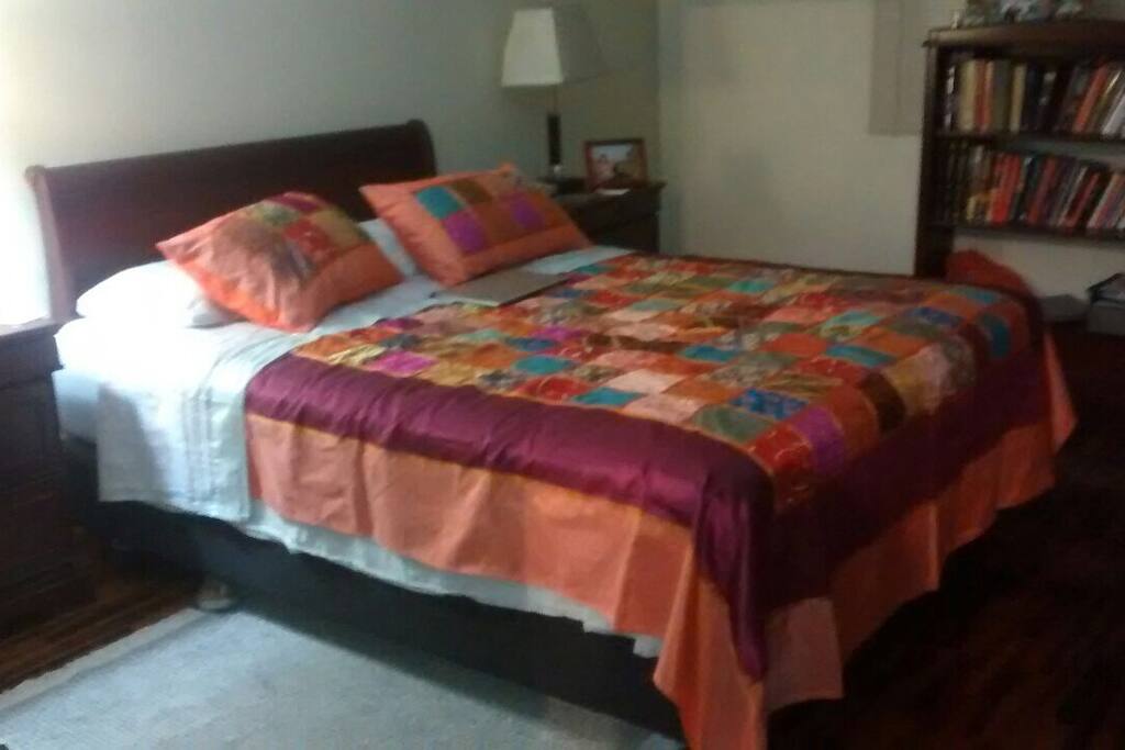 Cama de 2 plazas o se puede colocar dos camas twin!