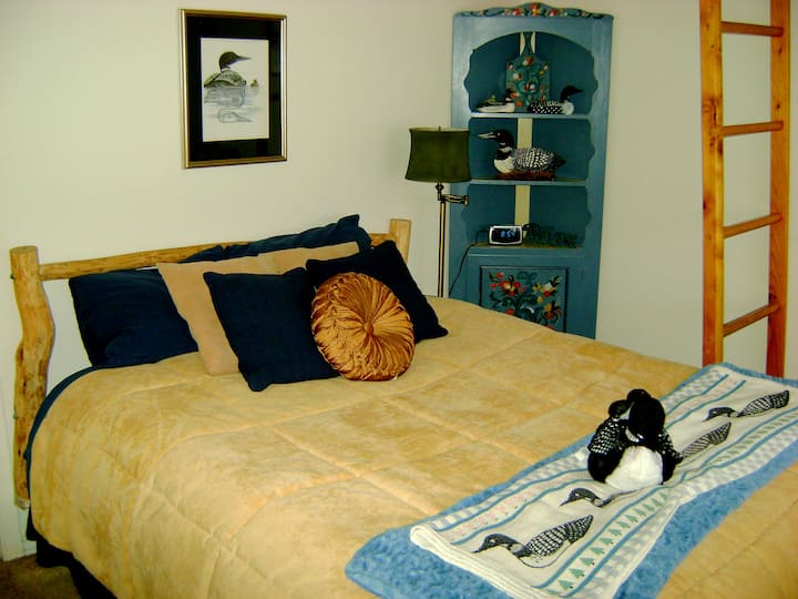 Loon Room - средно ниво с таванско помещение