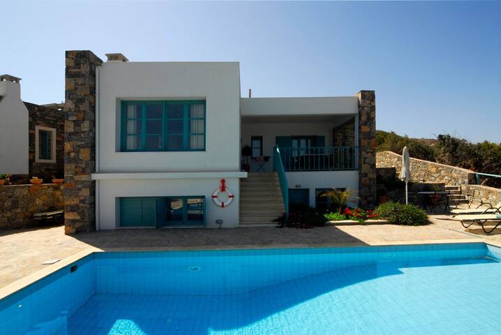 Luxury Villa with valley & sea views in Mohlos gallery image 2