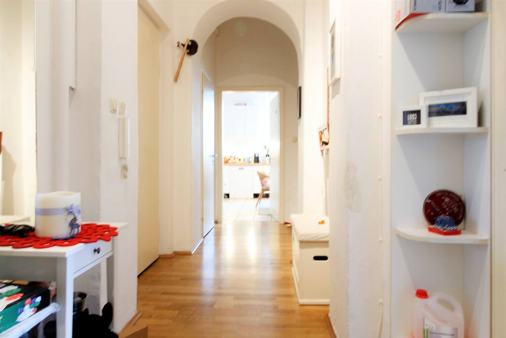 huge high ceiling apartment, you will definitly love it