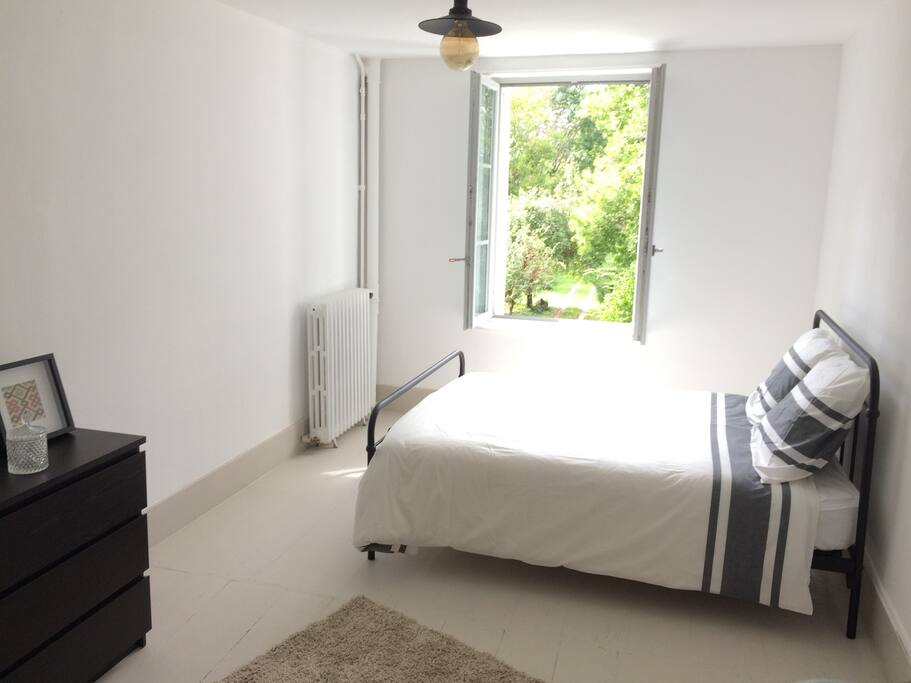 Chambre 1 lit double, 2 lits simples