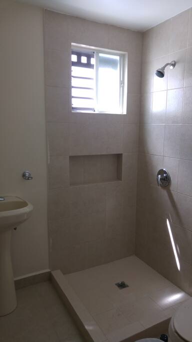 Baño adicional completo en 2a planta