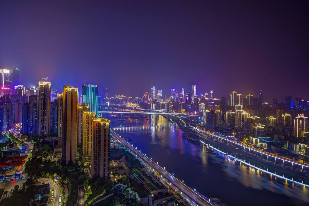 阳台外的夜景,解放碑,洪崖洞尽收眼底!