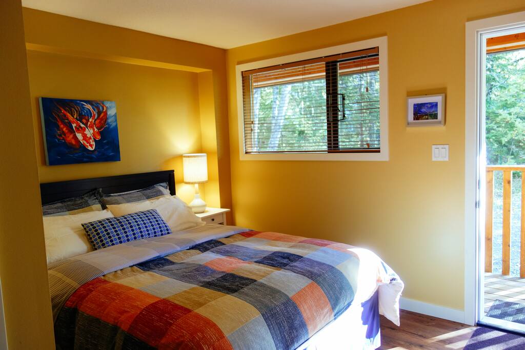 Queen-size bed, private entrance.