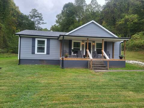 Cheerful 3-bedroom farmhouse with room to roam.