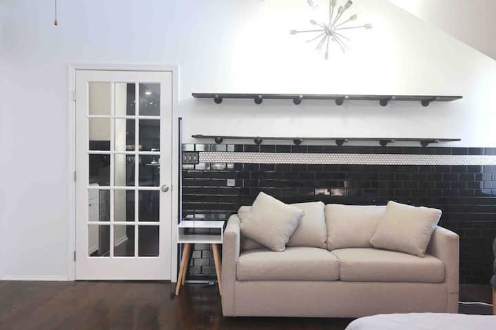 Cozy Convenient Crescent Loft - Murray Hill, KY