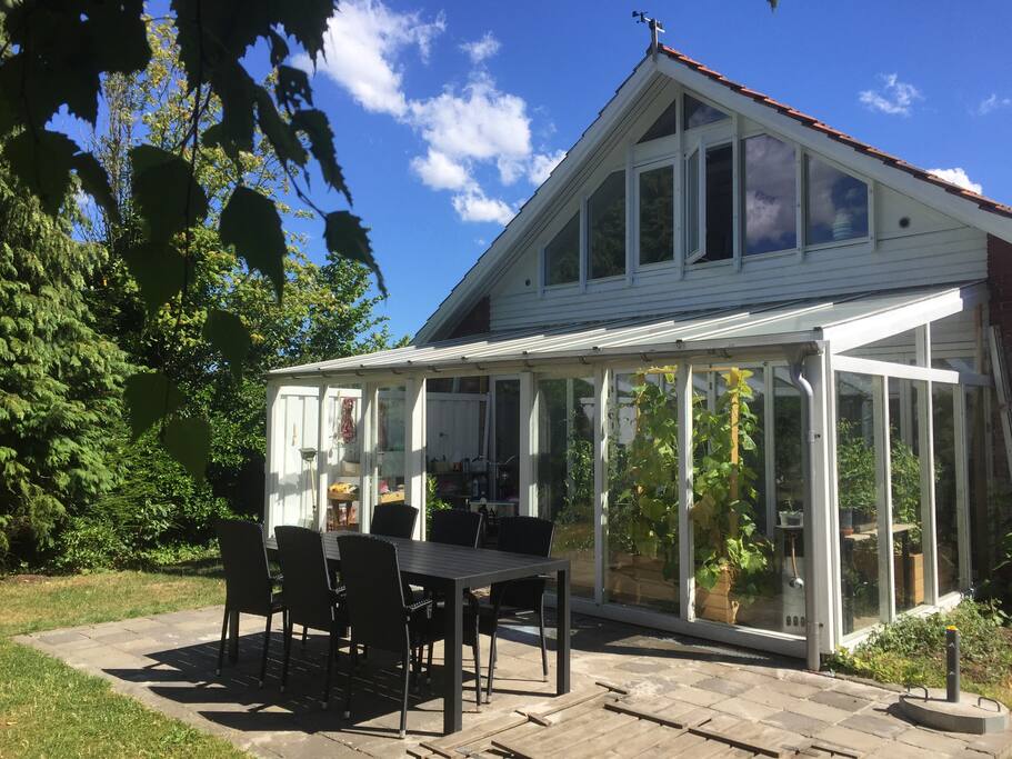 Huset set fra haven