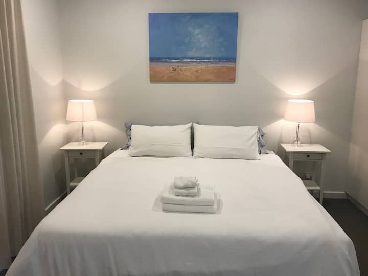 Главна спалня с суперголямо двойно легло