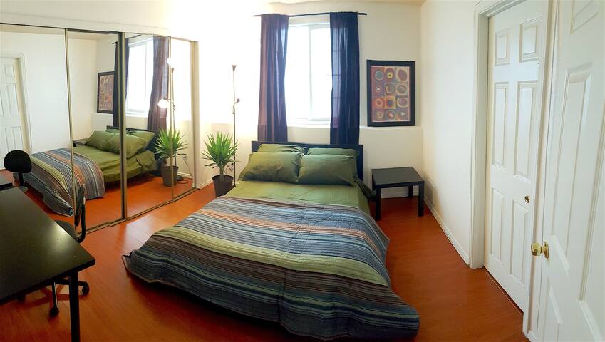 1 BEDROOM, 1.5 BATH IN HISTORIC ROSE HILLS K