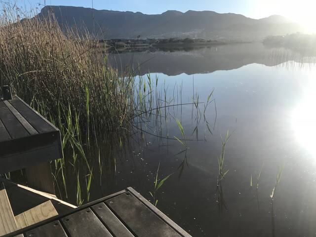 Mr Bain’s Lake Home gallery image 2