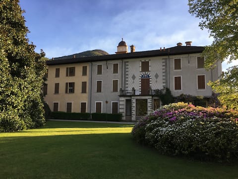 Bonsai: new studio in historic lakeside villa