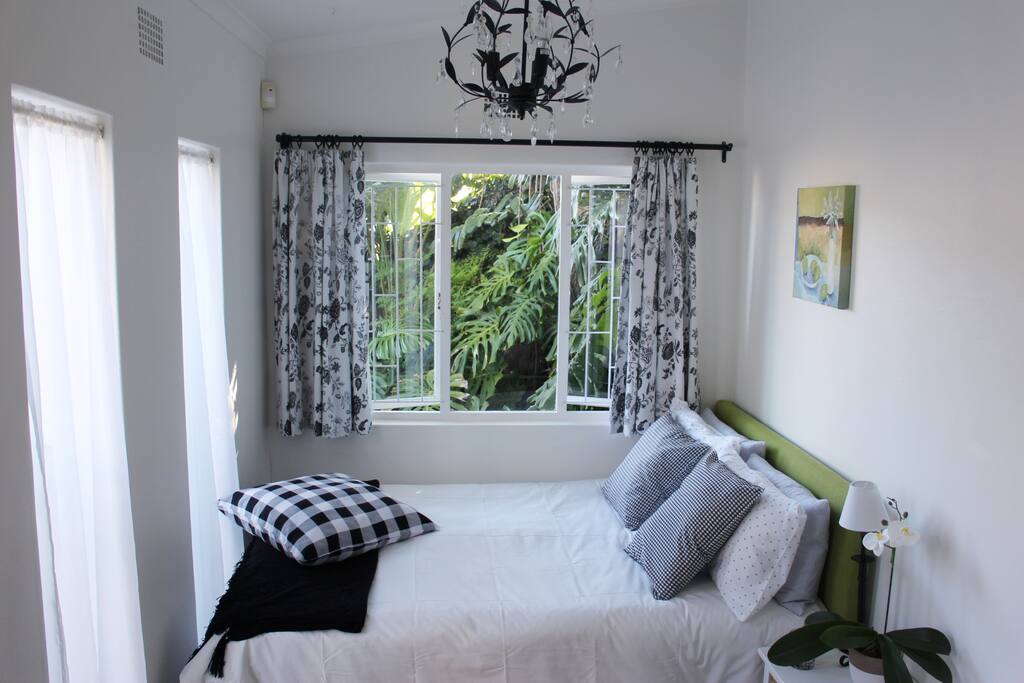 New green headboard to reflect the plants. And new position.....
