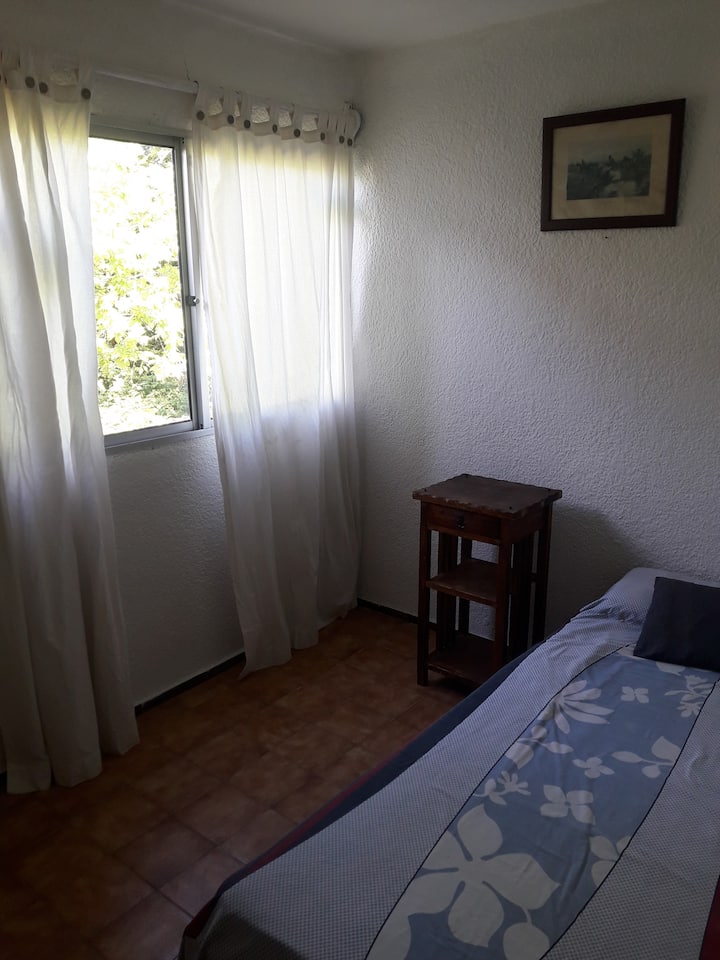 Dormitorio #4 con 1 cama