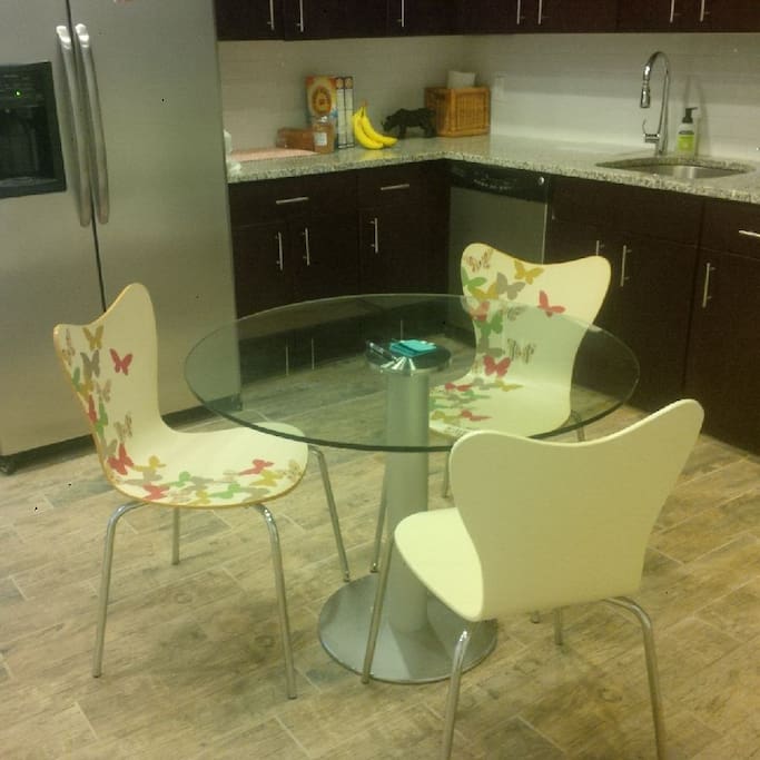 Eat-in Kitchen