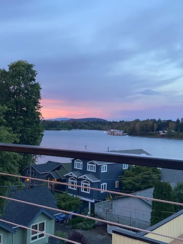 Beautiful townhome on bike trail with river views