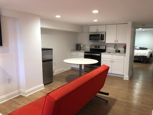 Perfect Home for Four in DC! Full kitchen!