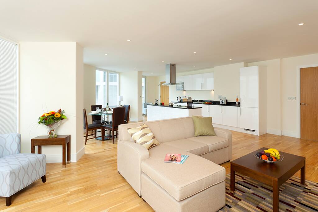 Comfortable Living-room with flat-screen TV and a work/dining table