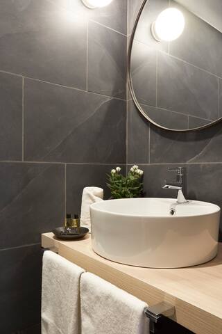 MDR Duomo Green Apartment gallery image 4