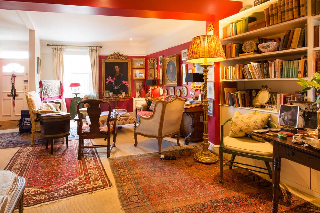 Another view of the sitting room.