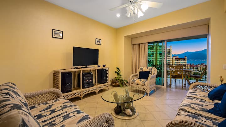 Beach Front-ocean Views-marina Luxury Condo-bvg - Puerto Vallarta