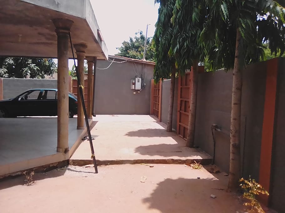 Terrasse et parking