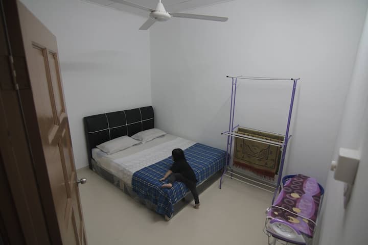 Спалня 2 с вентилатор на тавана