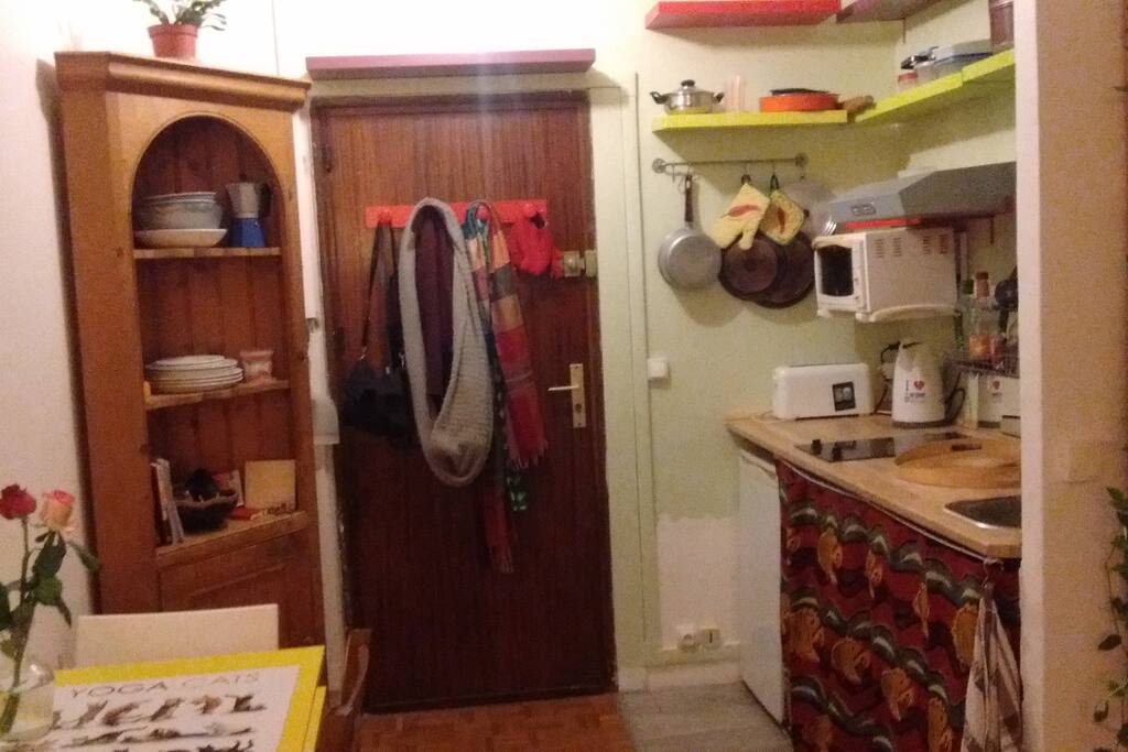 kitchen: washing machine.