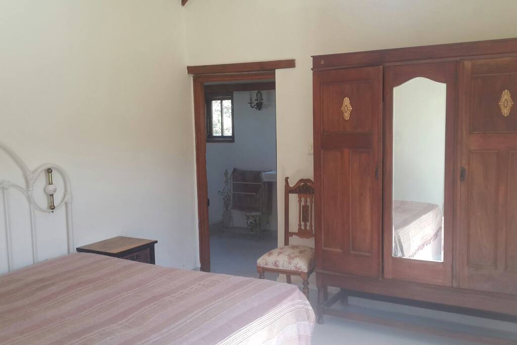 Main bedroom sharing bathroom with two entrances