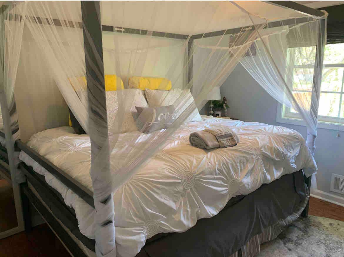 Chumba cha kulala w/Kitanda cha Canopy
