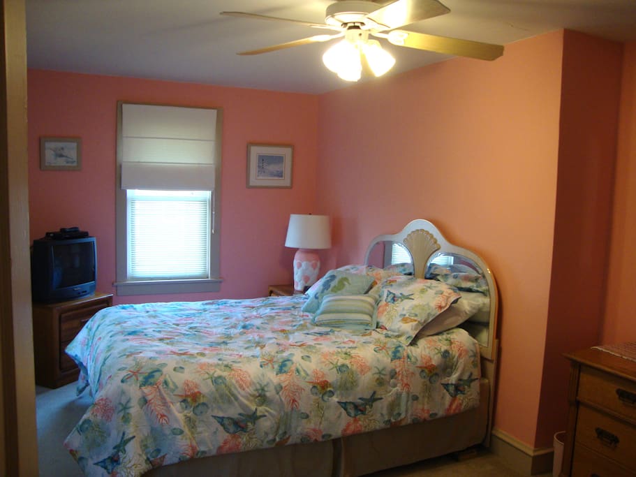 Bedroom #1 - Queen Bed, TV