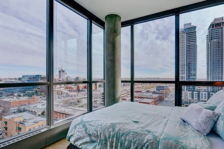 Amazing Penthouse in DT/BMO/STAMPDE