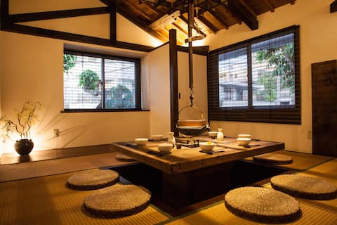 Classical Japanese style&Modern house Chill out囲炉裏
