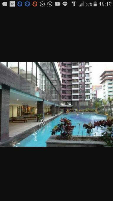 Kolam renang luar