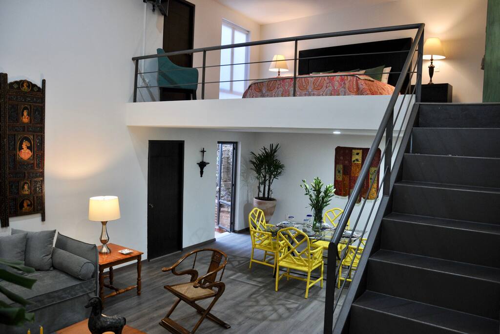 Hermoso departamento, en el centro histórico de la ciudad de Guadalajara, Jalisco. Es un espacio moderno en una casa colonial, el departamento cuanta con un patio privado, perfecto para relajarte, desayunar o tomar un buen café.