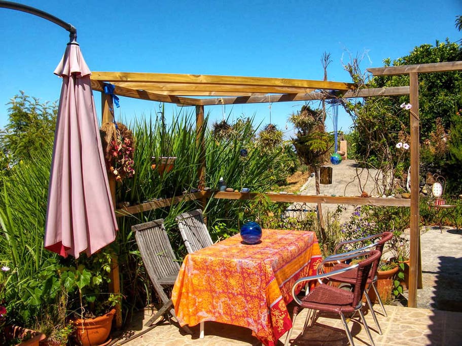 Pergola-Eßplatz-Terrasse...in der Sonne