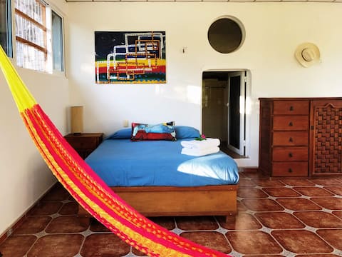 "La Casa" en Barra (starlink y vista al mar).