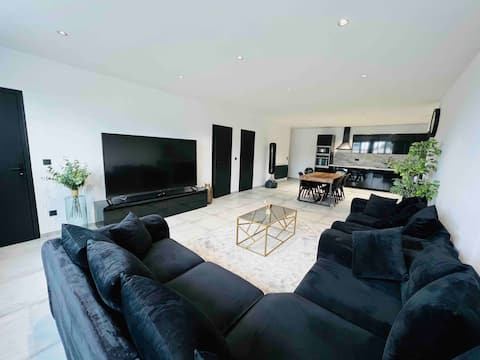 Large Apartment / SAUNA / Charles de Gaulle