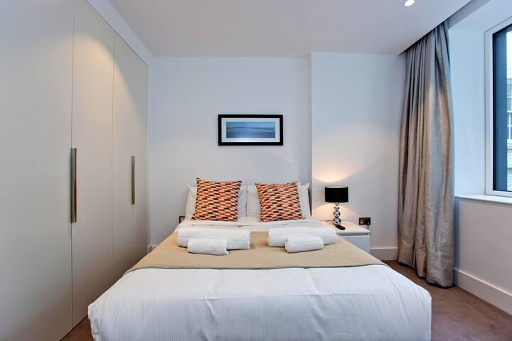 Modern and Luxury 2 bedroom with AC, Covent Garden gallery image 4