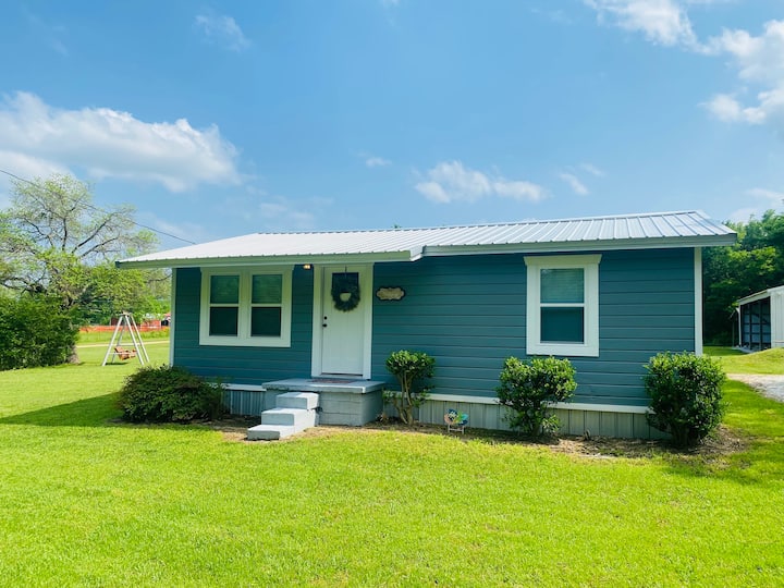 The Blue Waffle Vacation Getaway w/ boat parking Houses for Rent in