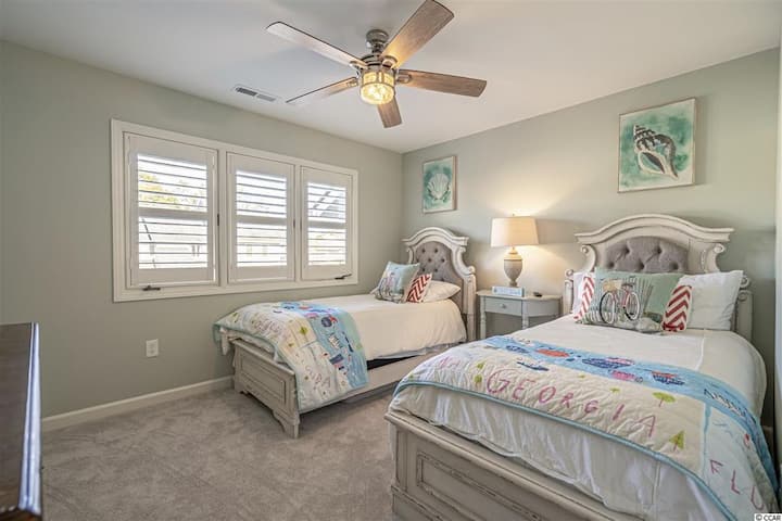 2 bedroom offers twin beds