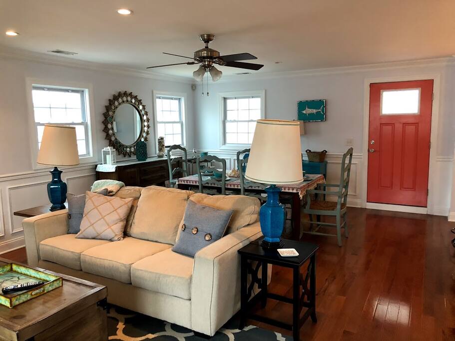 Bright, spacious main living room, with direct access to the balcony
