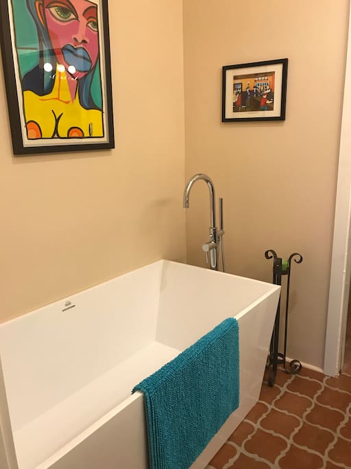 soaking tub for 2, heated floors, candlelight