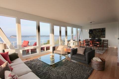 Stunning Views of San Juan Islands and Marina